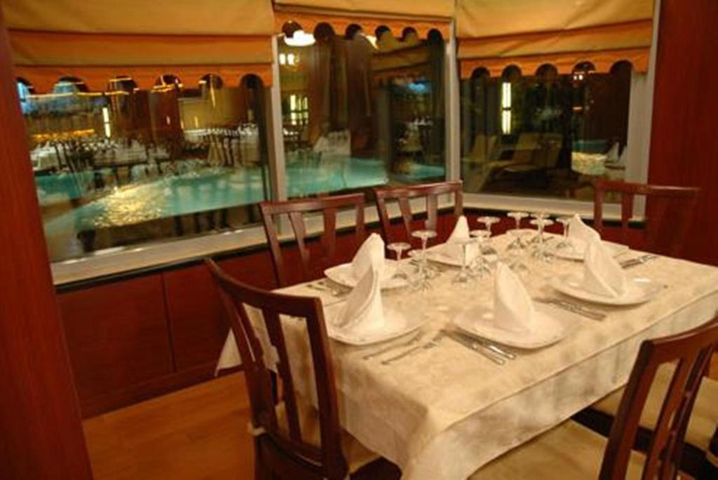 Vela Hotel Kryemedhej Экстерьер фото