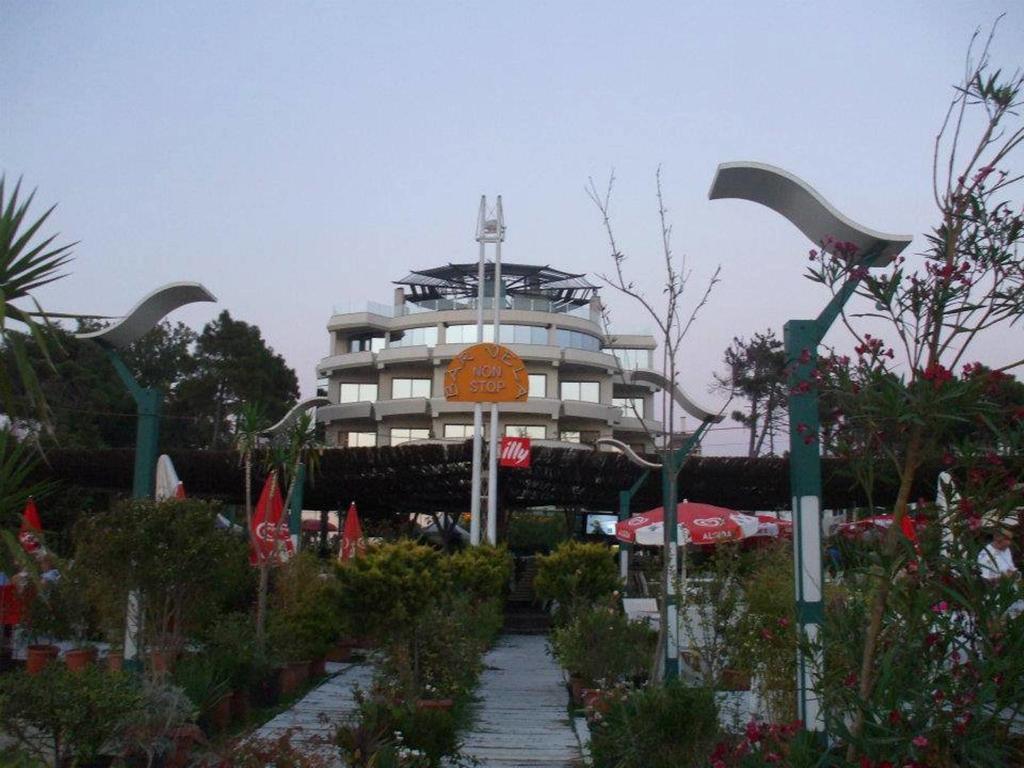 Vela Hotel Kryemedhej Экстерьер фото