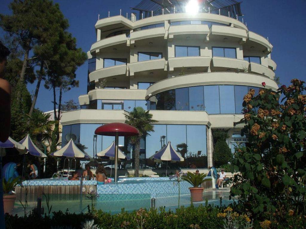 Vela Hotel Kryemedhej Экстерьер фото