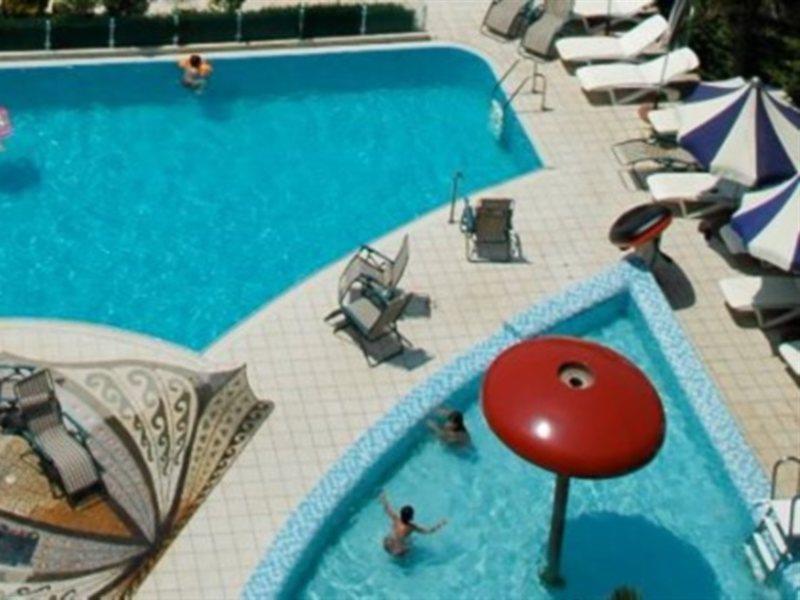 Vela Hotel Kryemedhej Экстерьер фото